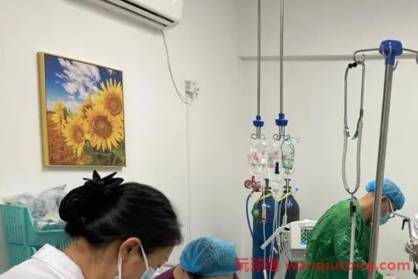 中国男子被嘟嘟车司机刺伤抢救数日险丧命！网友：不可能无缘无故捅人...
